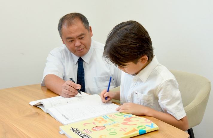 宿題見ます！２時間塾 御器所校 授業風景